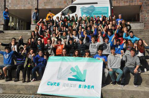 Erabakitze eskubideari babesa emateko dei egiten zaie hernaniarrei