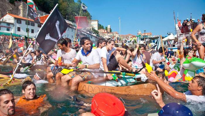 Piratek hartuko dute Donostiako portua