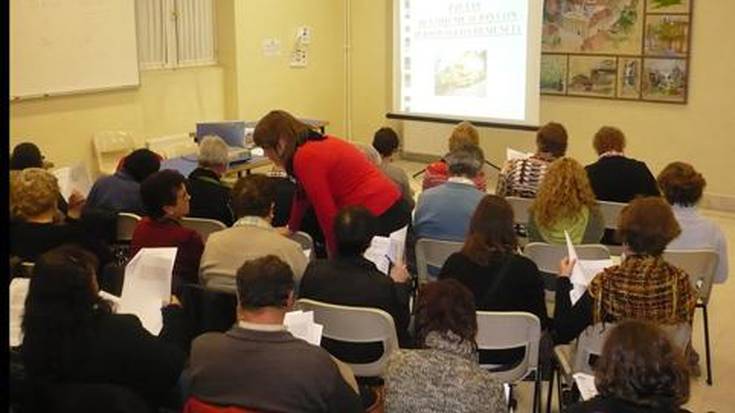 ‘Adinduentzako baliabide eta zerbitzuak’ hitzaldia, asteartean