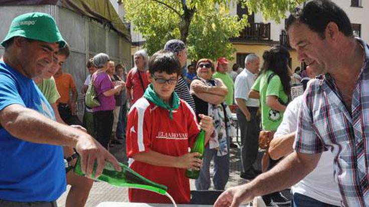 Sagardo dastaketa gaur Portun, 
Irati Amondarain enologoaren azalpen eta guzti