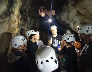 115 lagun inguru, Iturmendiko  kobazuloko bisitan