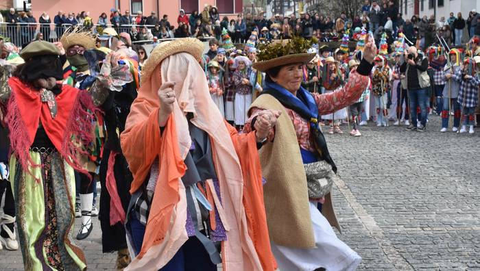 Diziplina aniztasun haundia, Inauterien hilabete berezian