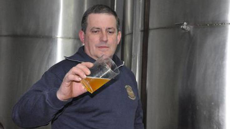 «Labela da apustu bat, bertako baserritarra eta sagarraren alde»