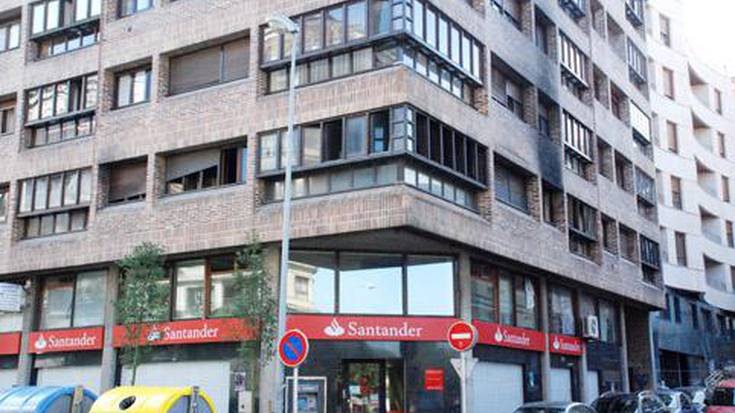Urbieta kaleko etxebizitza batek su hartu zuen atzo goizaldean