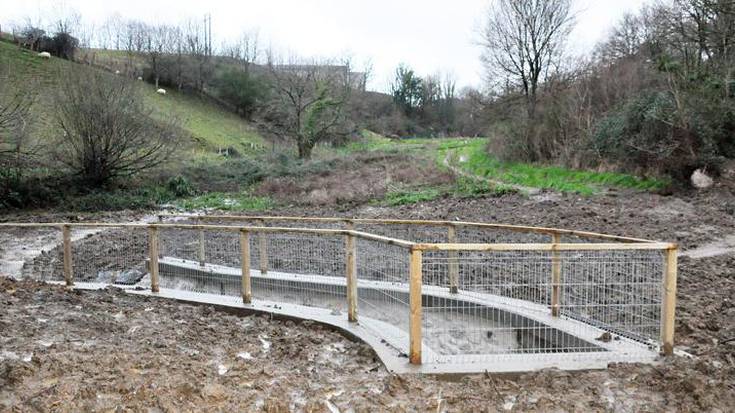 Zelailuzen ‘laminazio tankea’ egingo dute, Galarretatik datozen urei eusteko