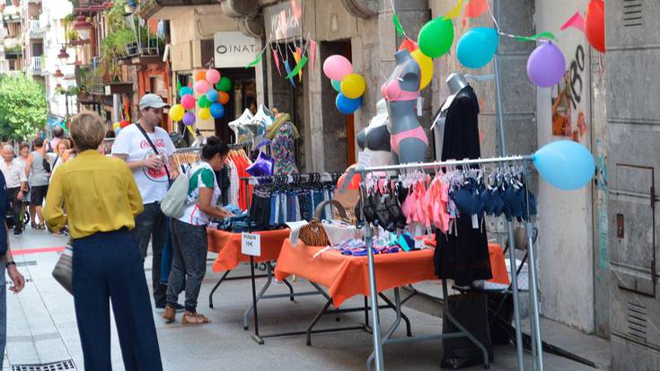 Babestutako edukia- Hernaniko eskaintza komertzialaren erakusgarri, merkataritza txikiaren aldeko festa