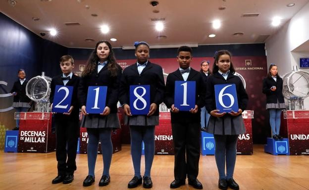 'El Niño' loteriaren bigarren sariaren (21.816) dezimo bat Hernanin saldu da