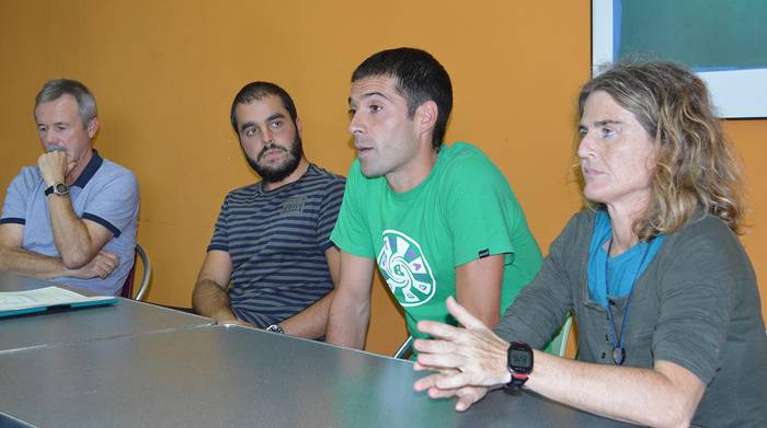 «Konplejuak gainditu behar ditugu»