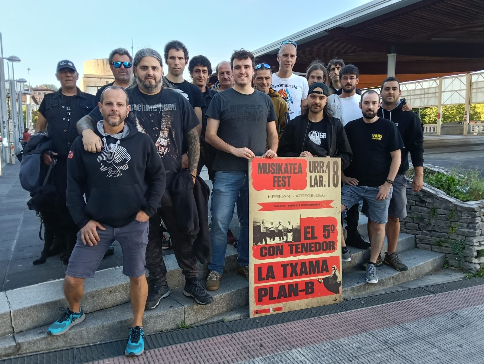 El 5º con Tenedor, La Txama  eta Plan-B taldeen kontzertua