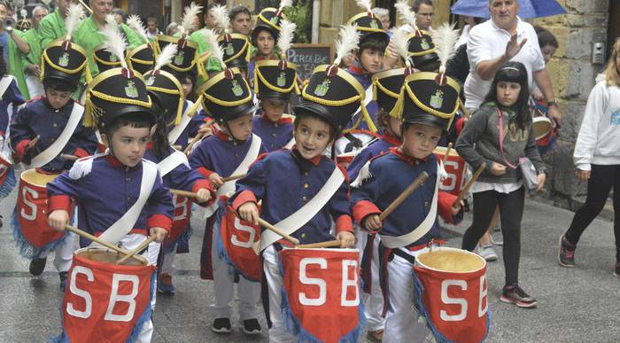 Danborrada gauean, eta danborrada goizean