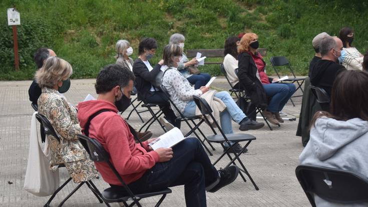 Oparotasuna gaitzat hartuta, kale literatur ekimena izango da bihar arratsaldean, Dorin