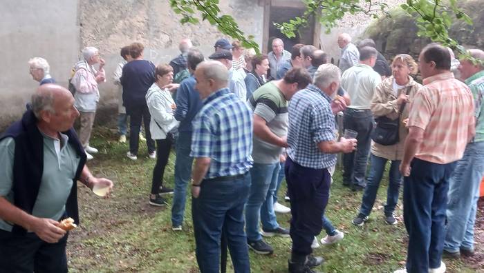 Behe-lainoarekin ere festa polita Aranon, San Roke egunez