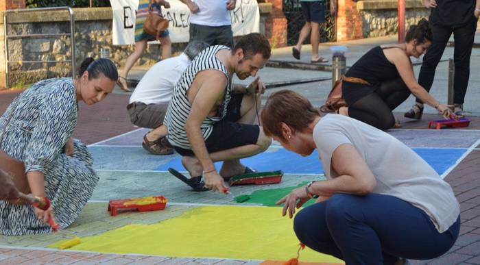 Aho batez onartuta, LGTBI+ eta Etxeraten aldeko mozioak