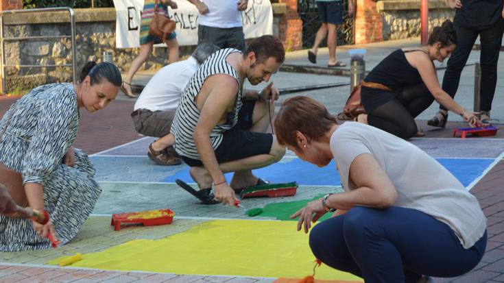 Aho batez onartuta, LGTBI+ eta Etxeraten aldeko mozioak