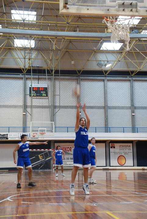 Hernaniri defendatzea 
tokatu zitzaion atzo, 
Easo Aren kontra, 34-64