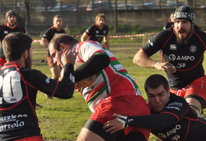 El Salvador, pareta haundiegia, gainetik pasatzeko