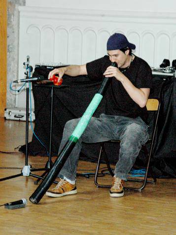 Afrikar perkusioa, samba, didgeridoo erakustaldia eta Sound System 
doinuak zabalduko dira gaur Hernanin