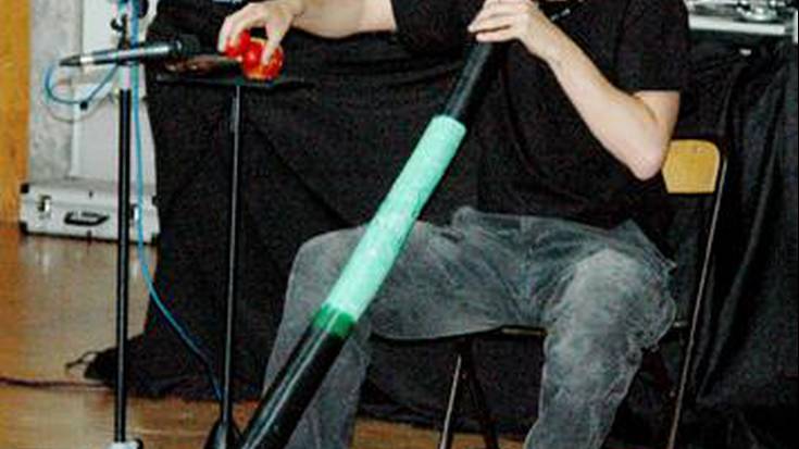 Afrikar perkusioa, samba, didgeridoo erakustaldia eta Sound System 
doinuak zabalduko dira gaur Hernanin