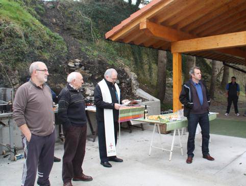 Epeleko bizilagunek estreinatu dute auzotarrak elkartzeko aterpea