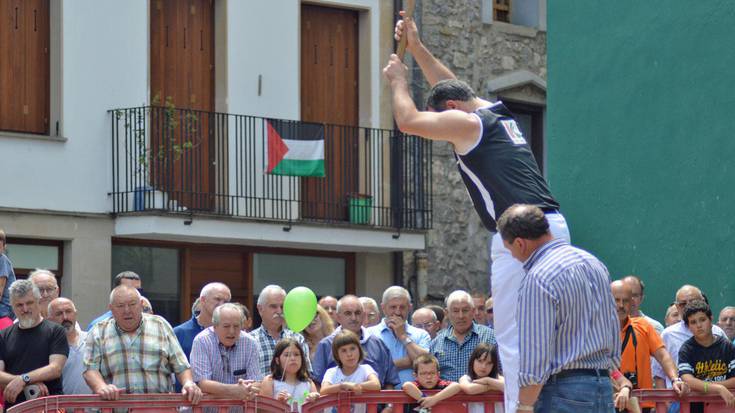 Bolatoki ibiltaria eta punta-puntako aizkolariak lehian, gaur