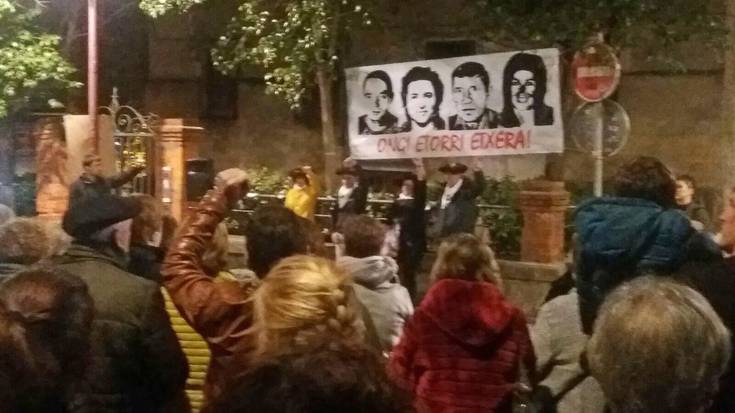 Pariseko martxara joateko deia, libre geratu direnei omenaldian