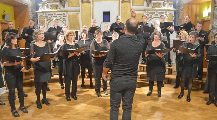 Gospela gaur, bi abesbatza eta jazz hirukotearekin
