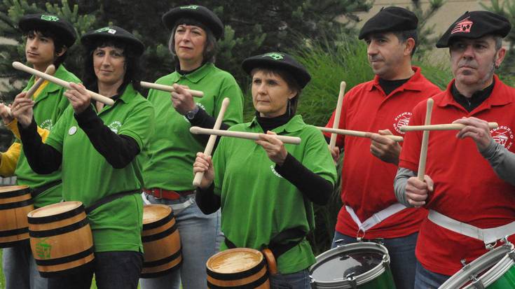Danborrada eta himnoa, ‘zukiñatarren’ ikur