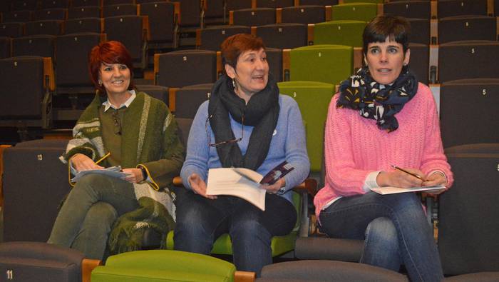 Literatura txertatuta, «egitarau aberatsa eta interesgarria» maiatzera bitarte
