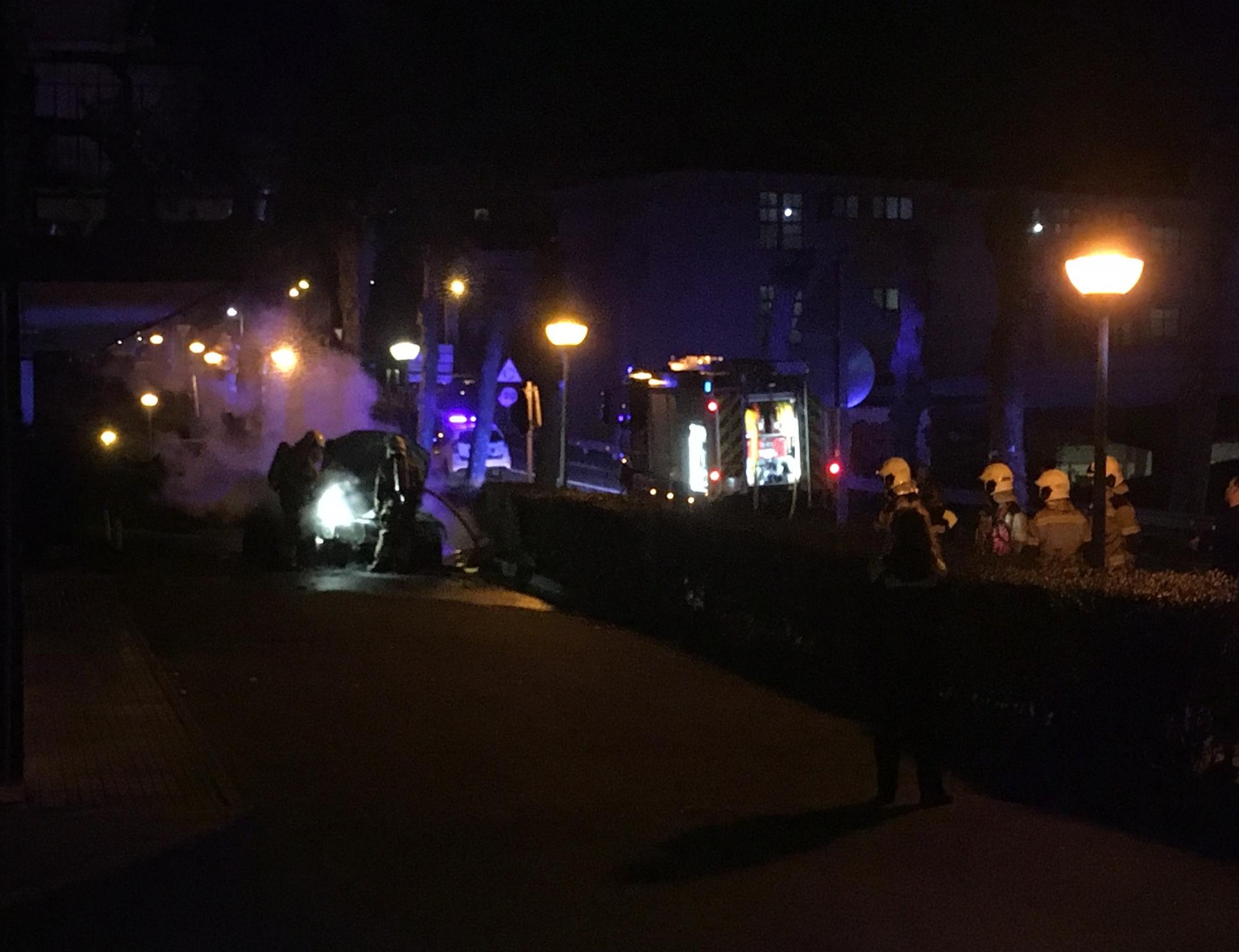 Auto batek su hartu du Santa Barbara auzoan