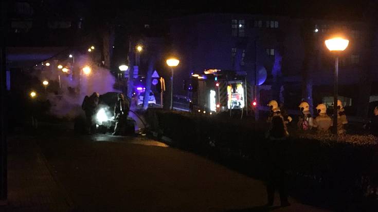 Auto batek su hartu du Santa Barbara auzoan