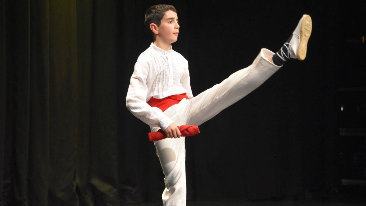 Gazteen aurresku txapelketa jokatuko da igande honetan Biterin, 25 dantzarirekin