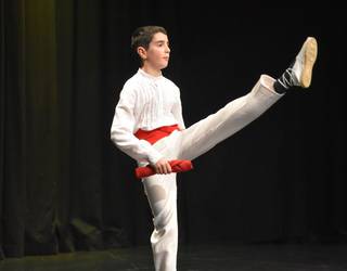 Gazteen aurresku txapelketa jokatuko da igande honetan Biterin, 25 dantzarirekin