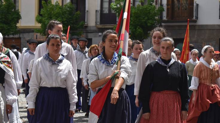 Euskal Herri osoko dantzariek hartuko dituzte gaur Hernaniko kaleak, Dantzari Asteko egun haundian