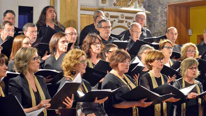 Dakapo eta Kantuzeko ahotsak, jazz hirukotearen erritmora