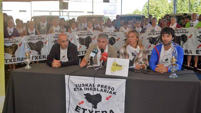 Mirentxineko bi gidarik erasoa jasan zutela salatu du Etxeratek