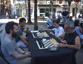 Gerardo Plaza omentzeko Xake Topaketa, iruditan