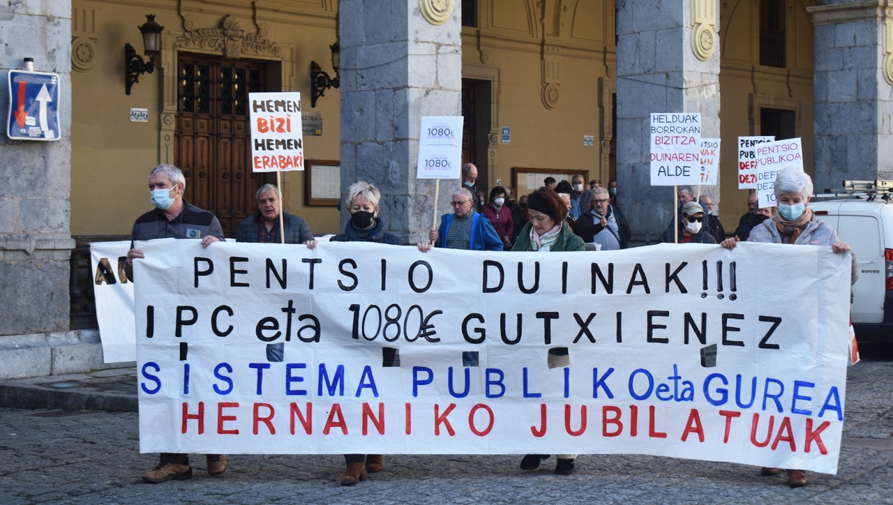 Pentsiodunek sinadurak bilduko dituzte bihar, ferian