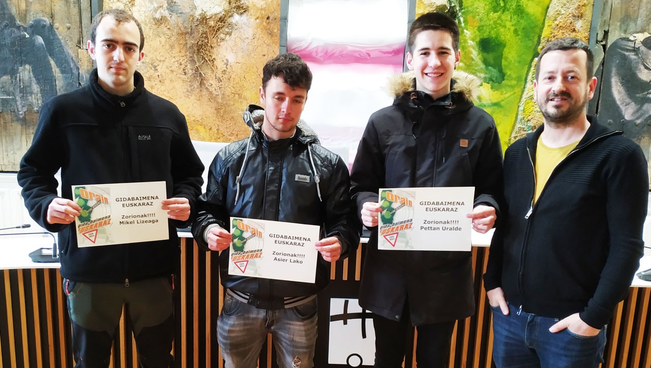 Pettan Uralde, Mikel Lizeaga eta Axier Lakok jaso dute saria