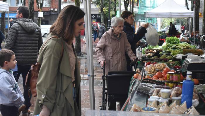 Behemendiren azoka ibiltaria larunbat honetan, Plaza Berrin