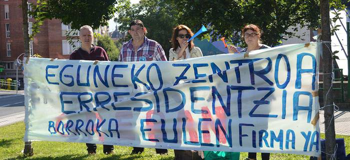 Protestan berriz, Eulenek konbenioa sinatu ez duelako