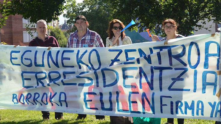 Protestan berriz, Eulenek konbenioa sinatu ez duelako