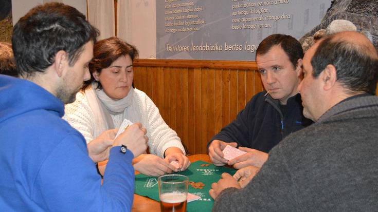 Mus txapelketan, izenematea