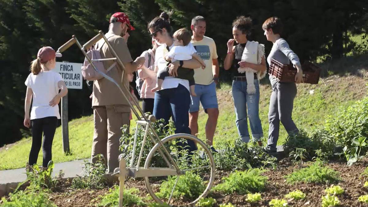 Taula baserrira bisita egiteko aukera izango dute bihar herritarrek