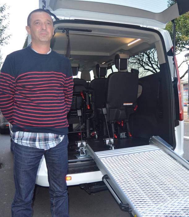 «Ikusi nuen falta zela herrian; egokitutako taxien eskaera bazela»