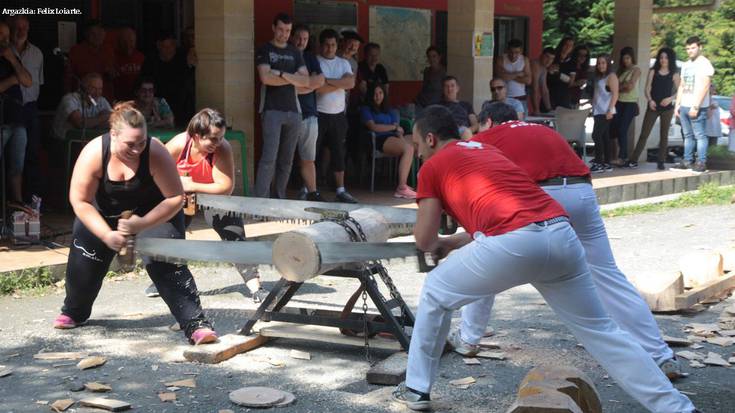«Azken egun hauetan oso maitatuak sentitu gara»