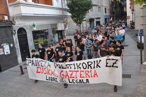 Ehundaka hernaniarren babesa dute gazte auziperatuek