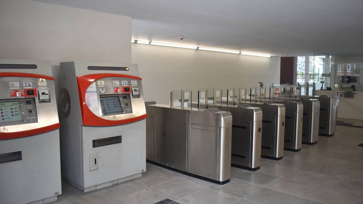 Renferen zerbitzuan etena, bi asteburutan