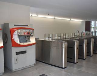 Renferen zerbitzuan etena, bi asteburutan