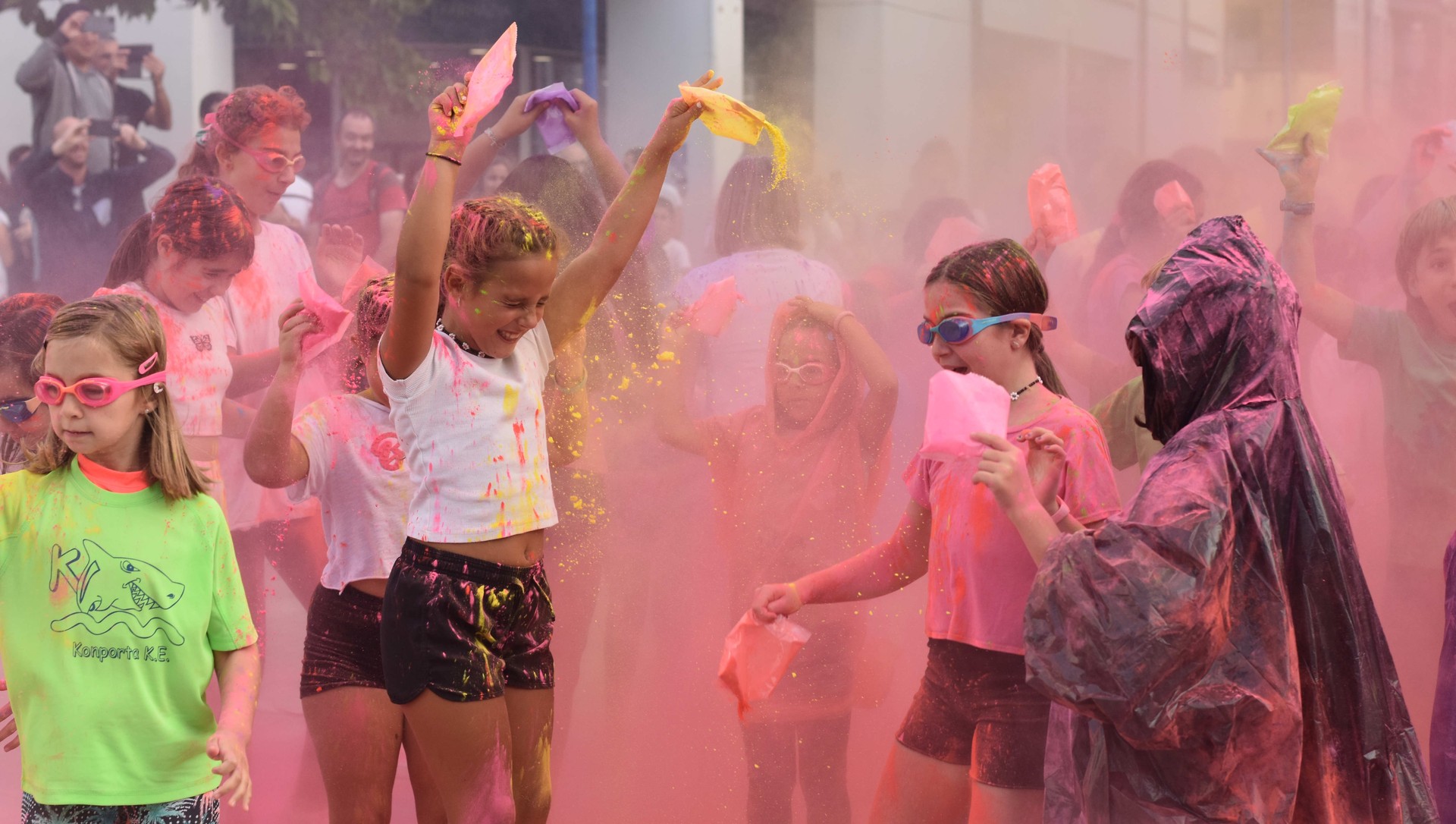 Holi Festarekin hasita, asteburuan ospatuko dituzte Zelabideko Jaiak