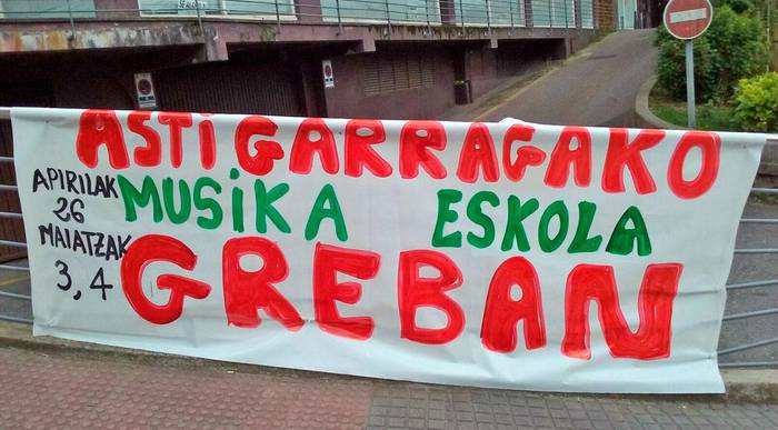 Hiru eguneko greba gaurtik, musika eskolan
